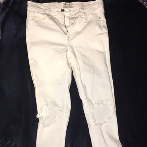 White ripped jeans never warn before!!🤭🤭